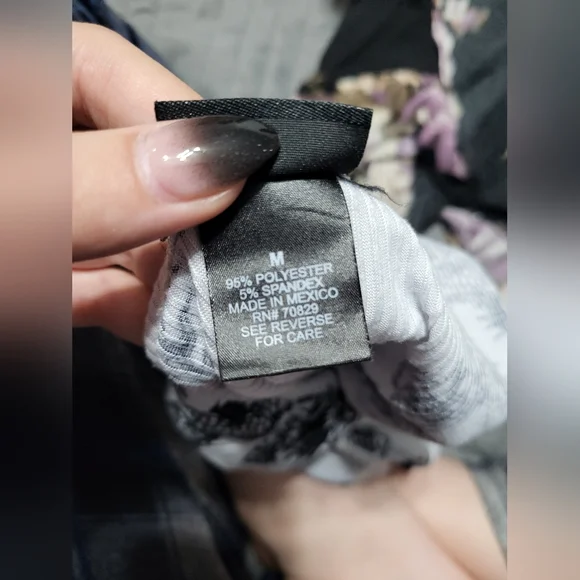 Rue 21 black and white Japanese dragon crop top shirt - Picture 3 of 4